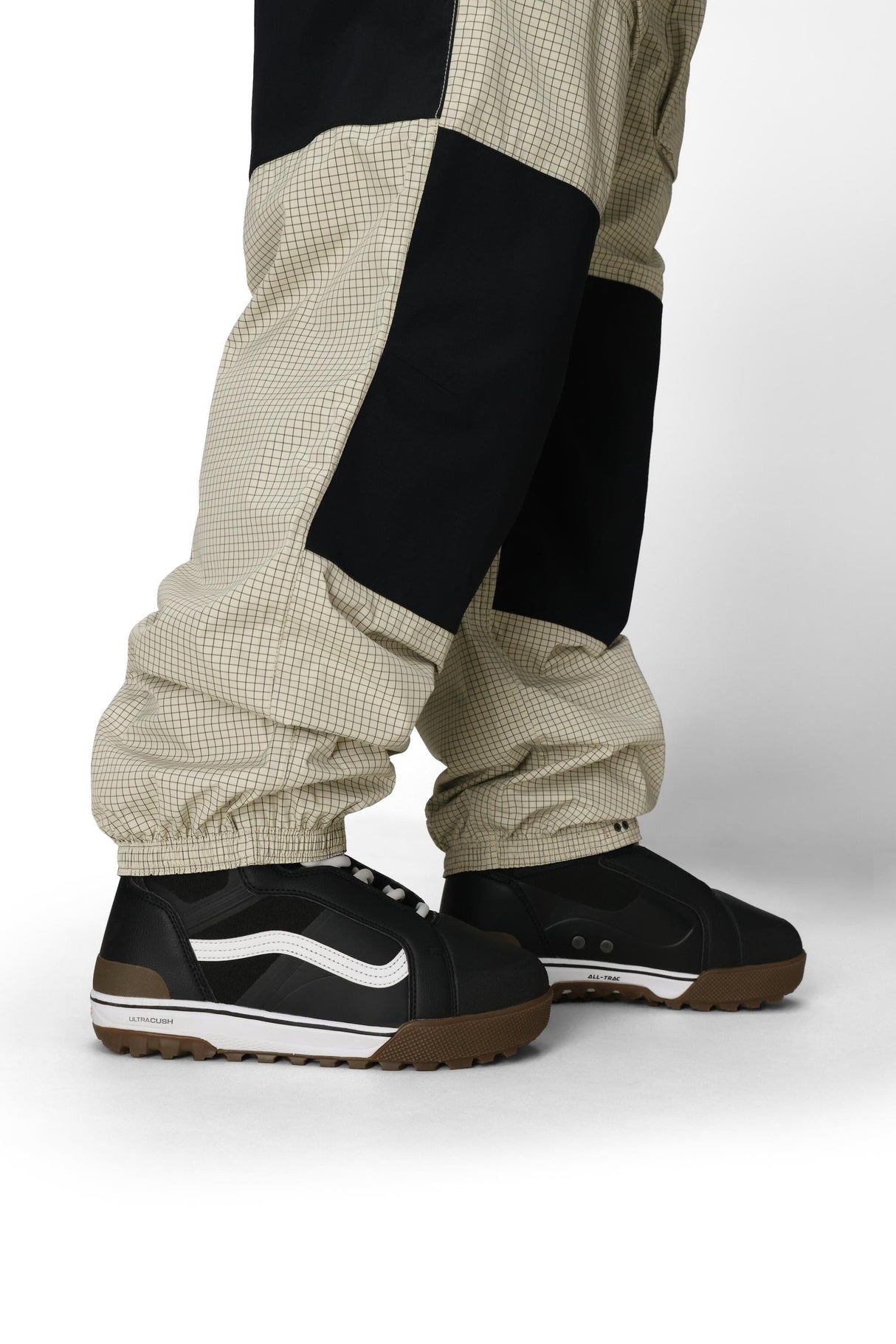 686 Ghost 2.5L Snowboard Pants Limestone Grid 2026 Men's Snow Pants 686