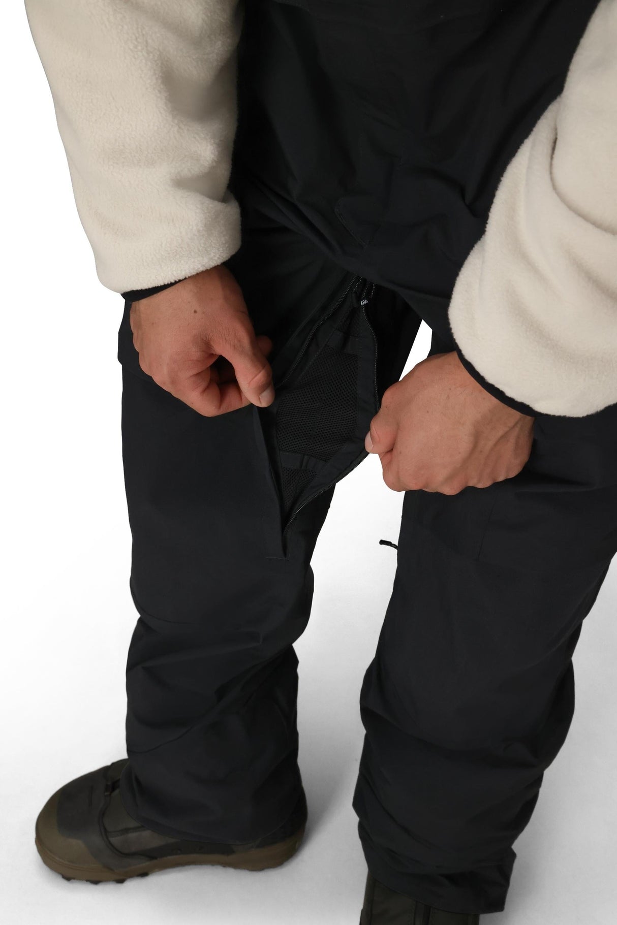 686 GORE-TEX Dispatch Shell Bib Snow Pants Black 2026 Men's Snow Bib Pants 686