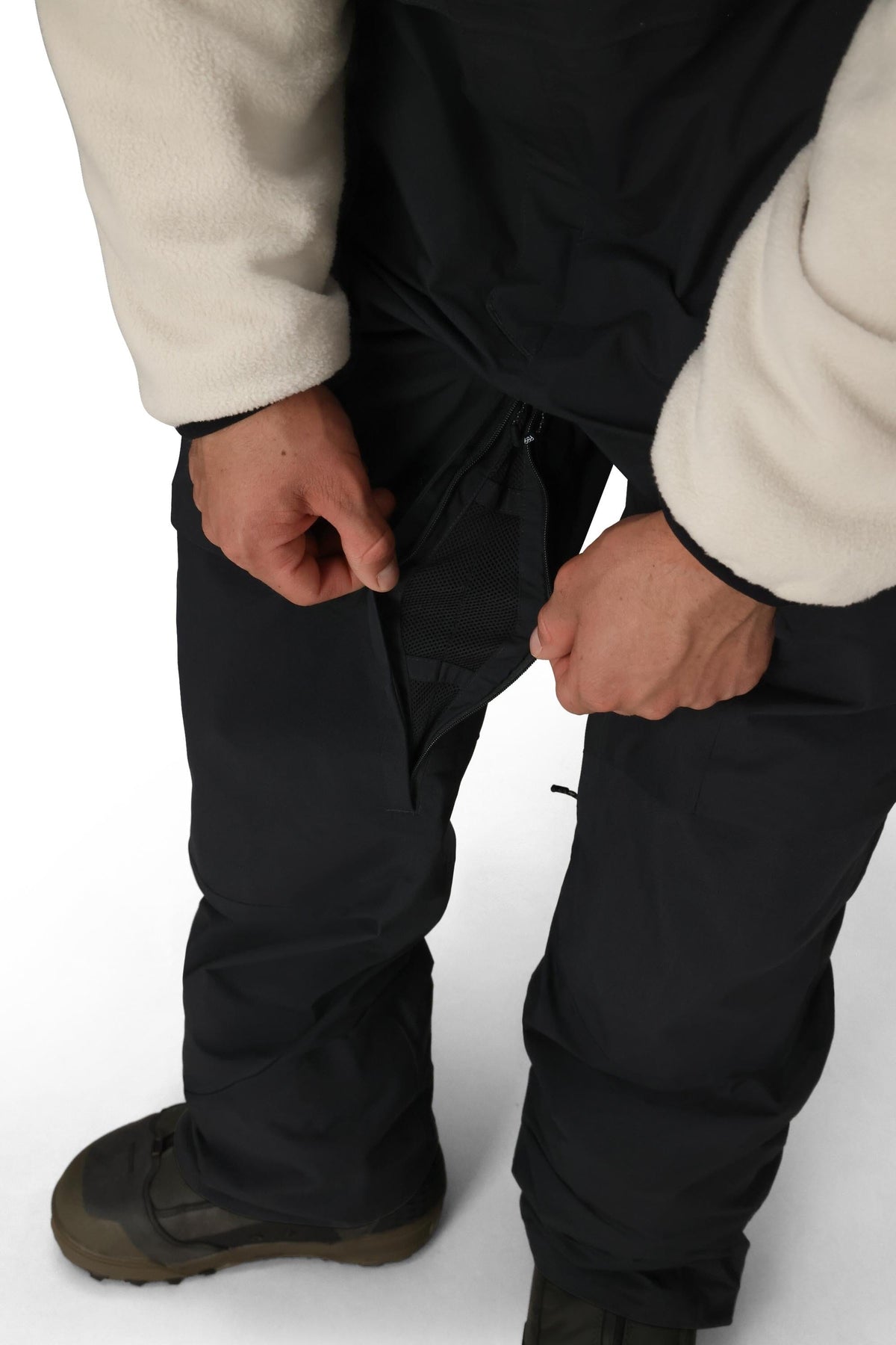 686 GORE-TEX Dispatch Shell Bib Snow Pants Black 2027 Men's Snow Bib Pants 686