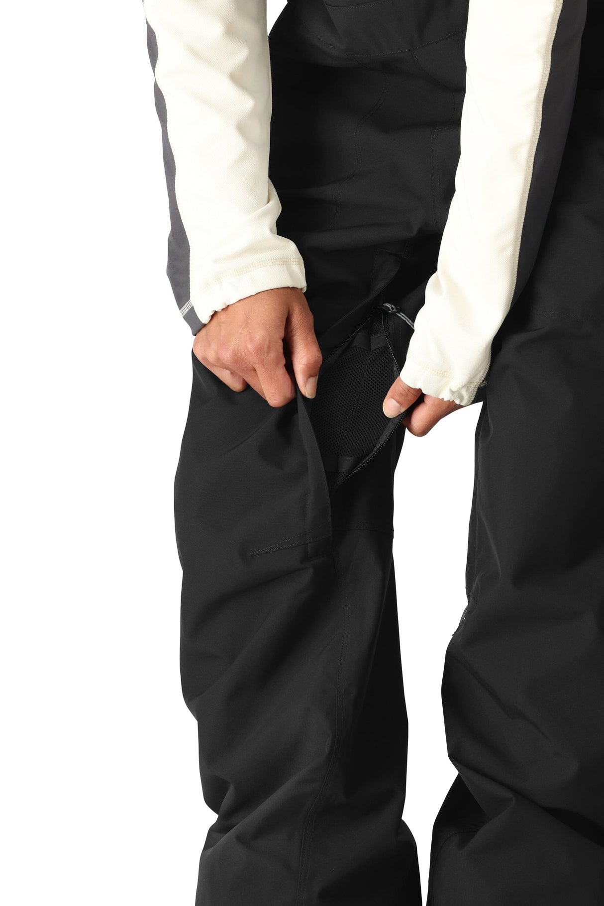 686 Women's Black Magic 20K Bib Snowboard Pants Black 2025 Women's Snow Bib Pants 686