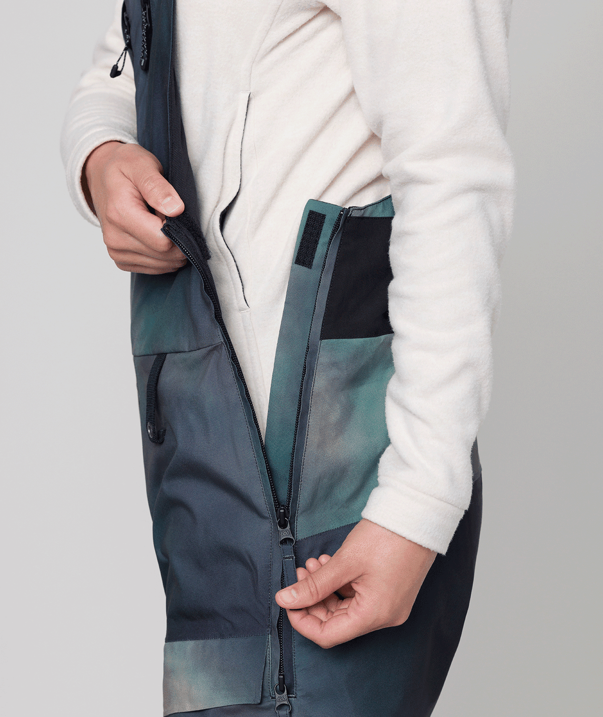 686 Women's Geode Thermagraph Bib Snowboard Pants Spearmint Spray 2024 Women's Snow Bib Pants 686