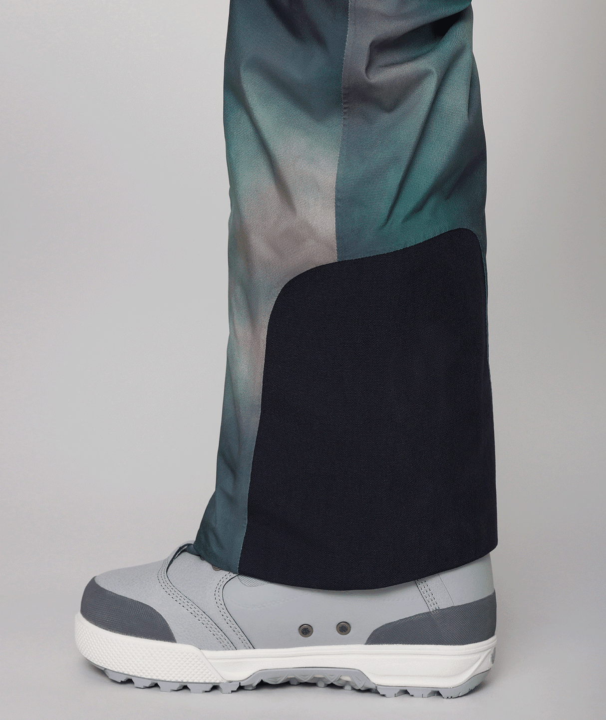 686 Women's Geode Thermagraph Bib Snowboard Pants Spearmint Spray 2024 Women's Snow Bib Pants 686