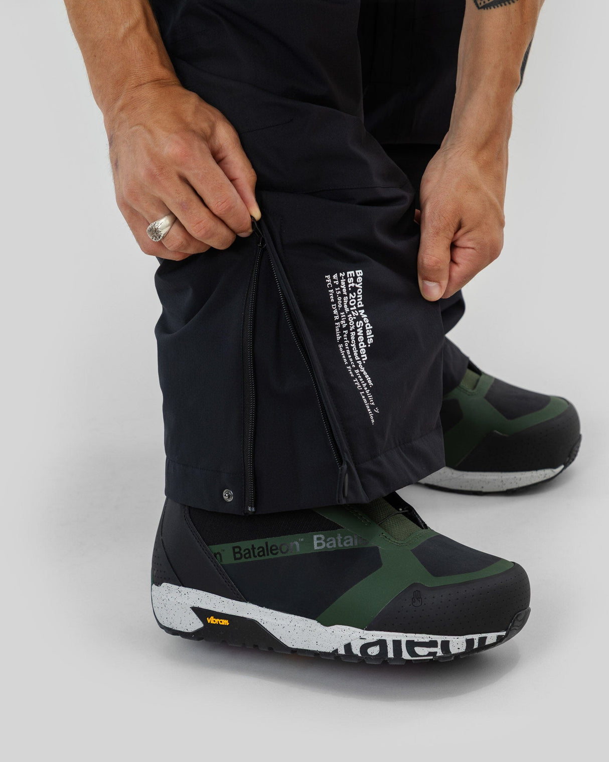BEYOND MEDALS Zip 2L Snow Pants Black 2026 Men's Snow Pants Beyond Medals 
