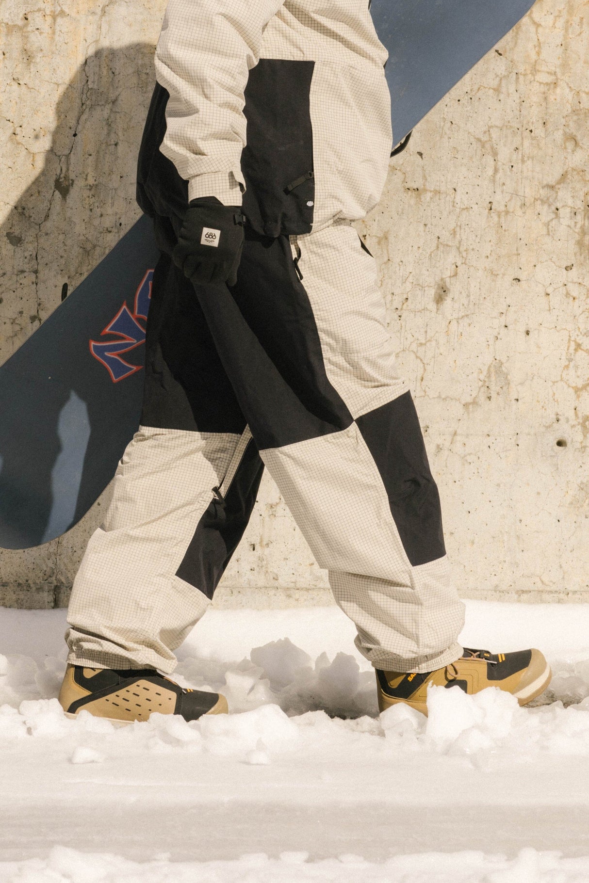 686 Ghost 2.5L Snowboard Pants Limestone Grid 2026 Men's Snow Pants 686 