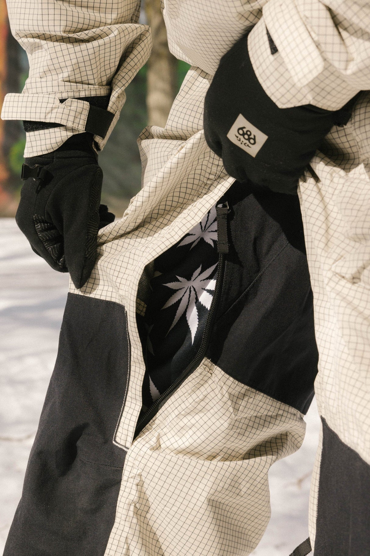 686 Ghost 2.5L Snowboard Pants Limestone Grid 2026 Men's Snow Pants 686 